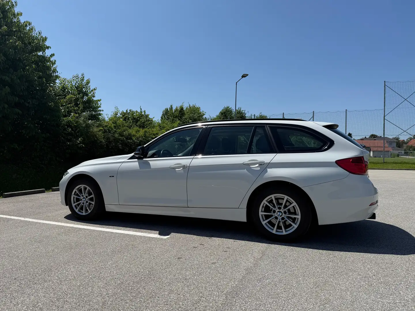 BMW 318 318d xDrive Touring Blanc - 1
