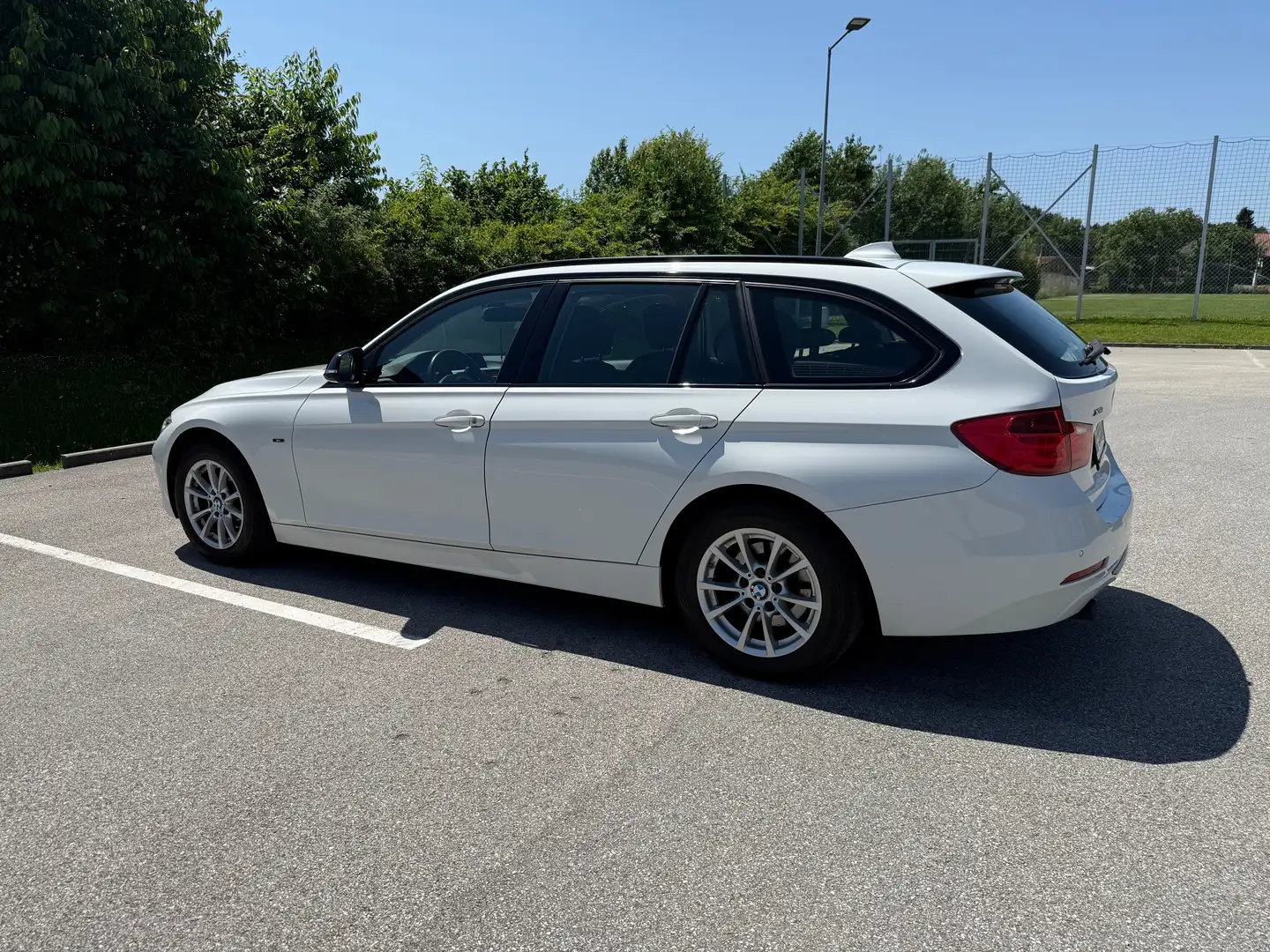 BMW 318 318d xDrive Touring Blanc - 2