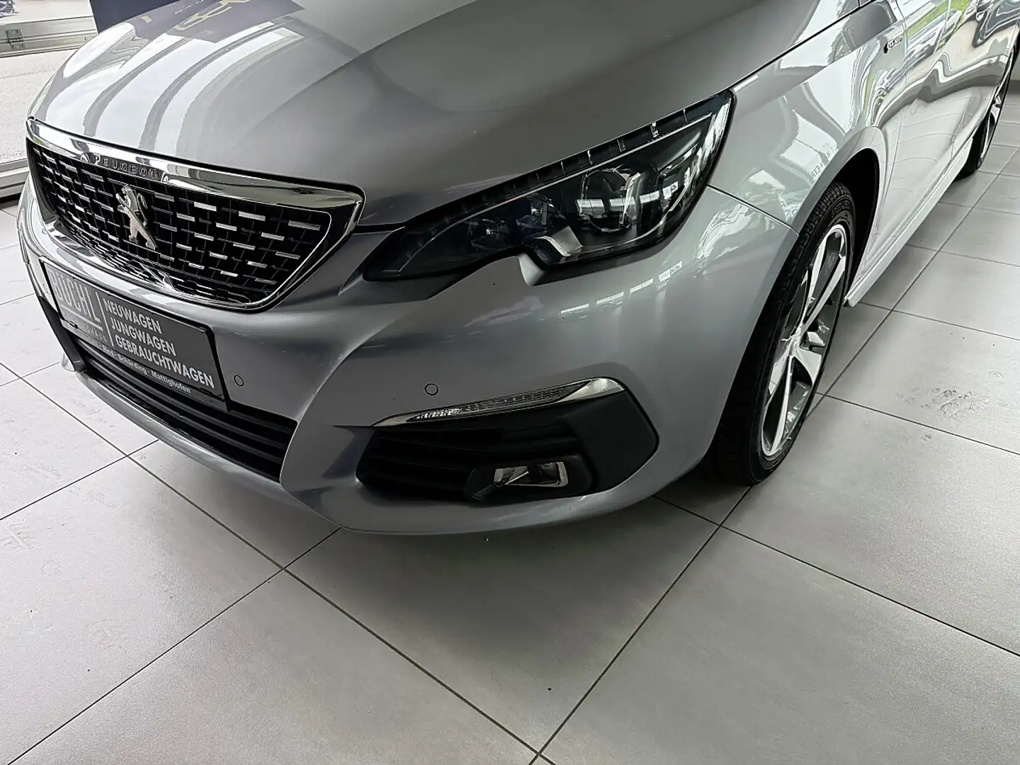 Peugeot 308 SW 1,5 BlueHDI 130 GT Line S&S EAT8 Aut. Grau - 2