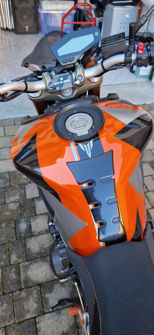 Yamaha MT-09 Anno 2015 Naranja - 2