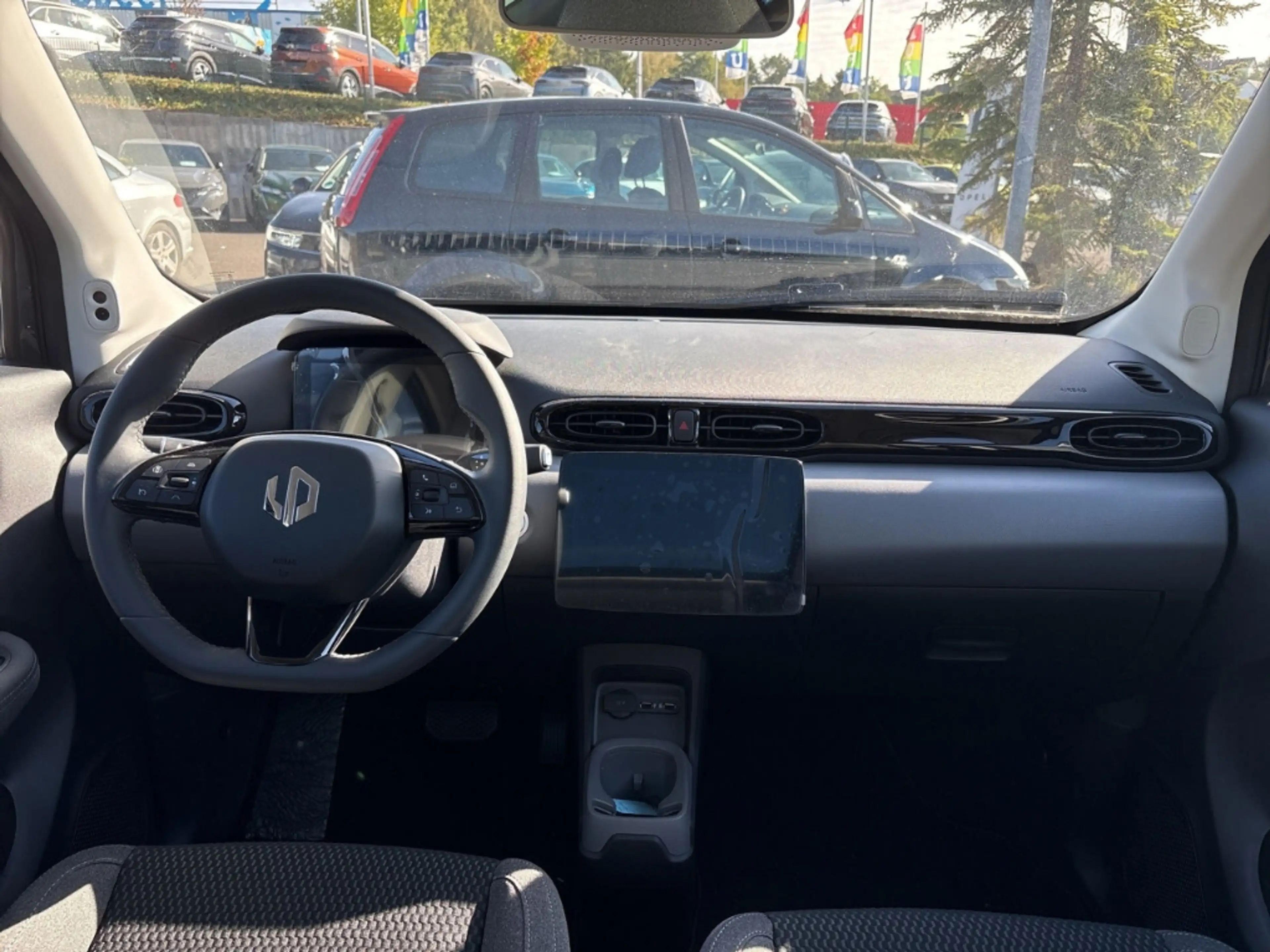 Leapmotor T03 BEV Panorama Navi ACC Fahrerprofil Musikstreaming — photo 7
