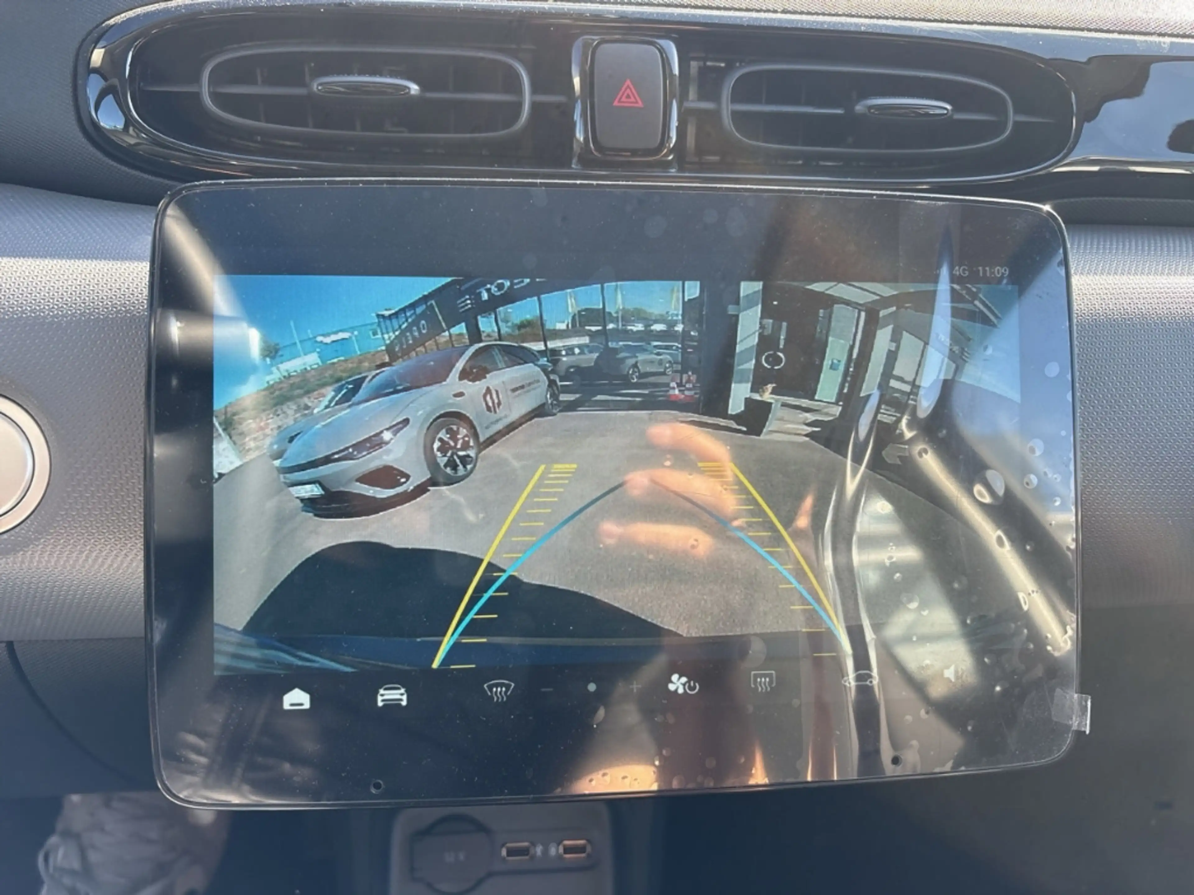 Leapmotor T03 BEV Panorama Navi ACC Fahrerprofil Musikstreaming — photo 13