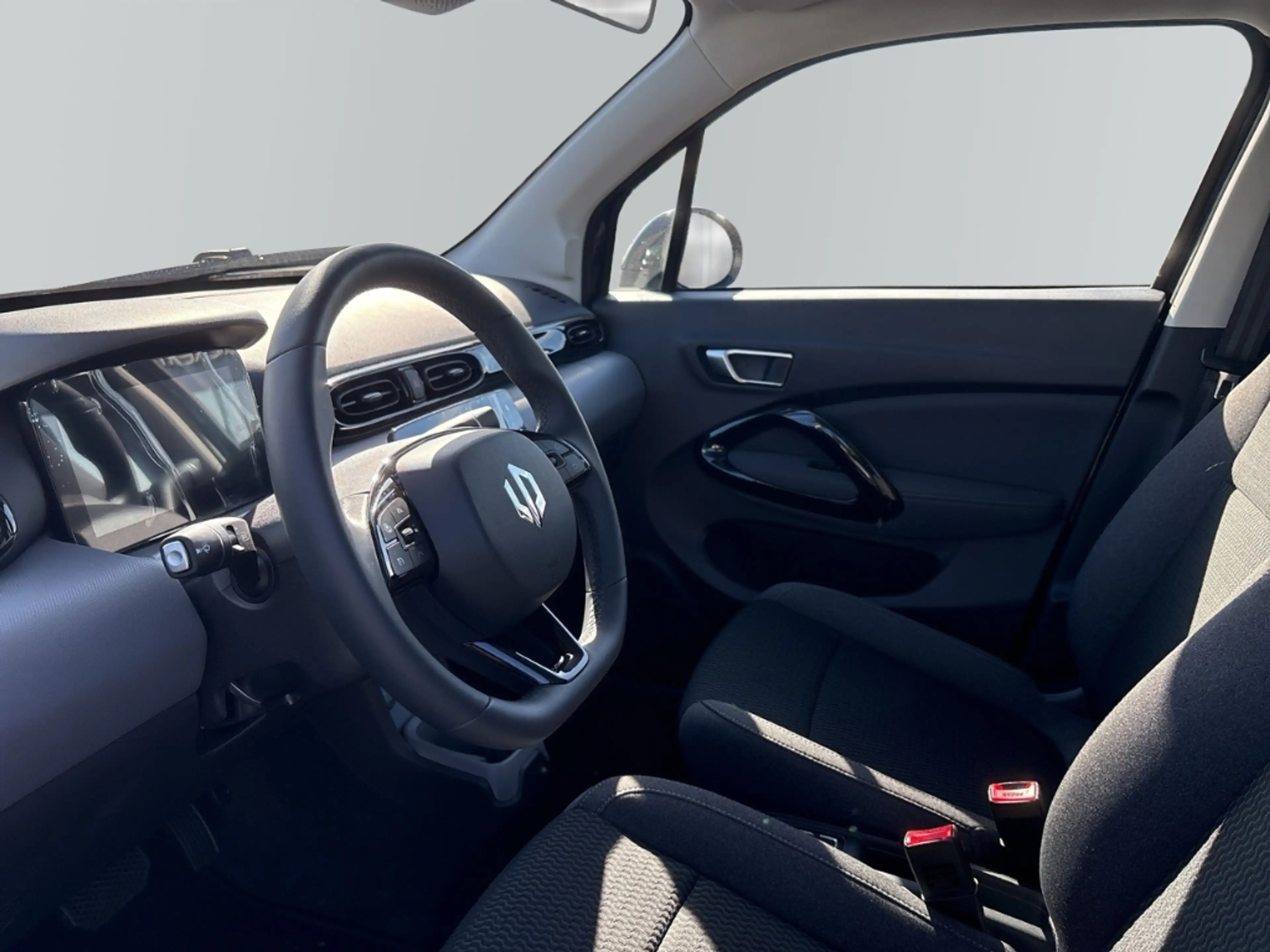 Leapmotor T03 BEV Panorama Navi ACC Fahrerprofil Musikstreaming — photo 8