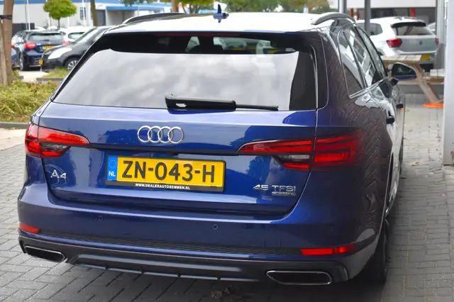 Audi A4 view 13