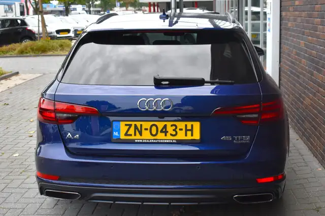 Audi A4 view 12