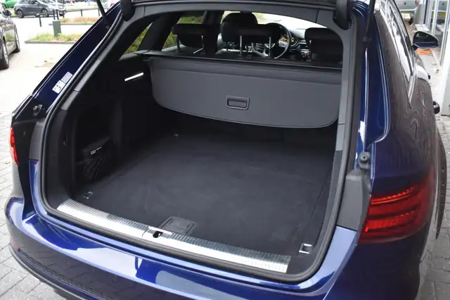 Audi A4 view 8