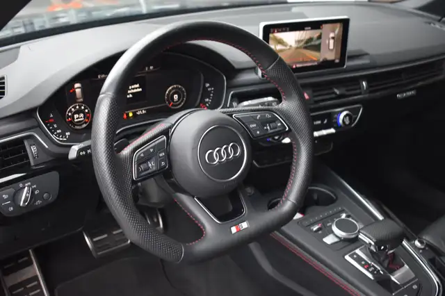 Audi A4 view 4