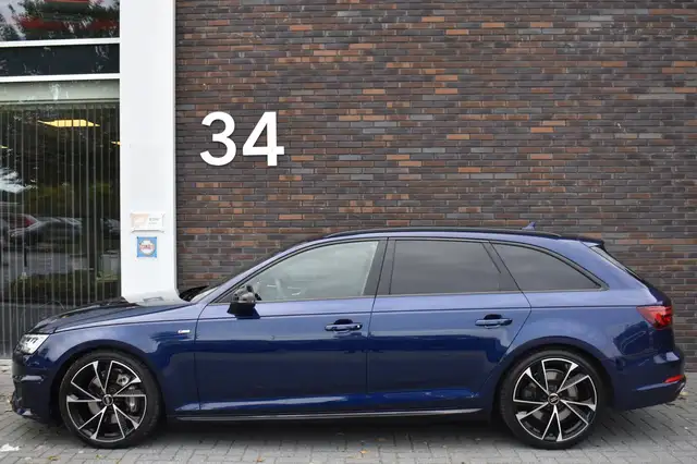 Audi A4 view 11