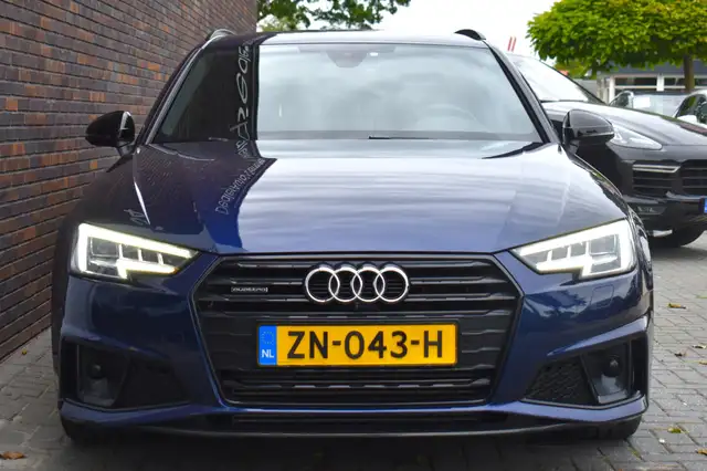 Audi A4 view 9