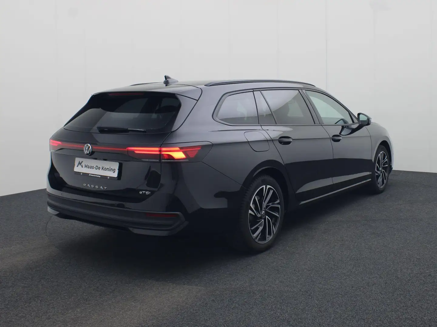 Volkswagen Passat Variant 1.5 eTSI/150PK Business Navigatie · Achteruitrijca Noir - 2