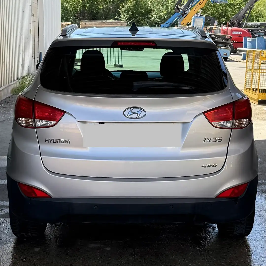 Hyundai iX35 2,0 CVVT Style 4WD Grau - 2