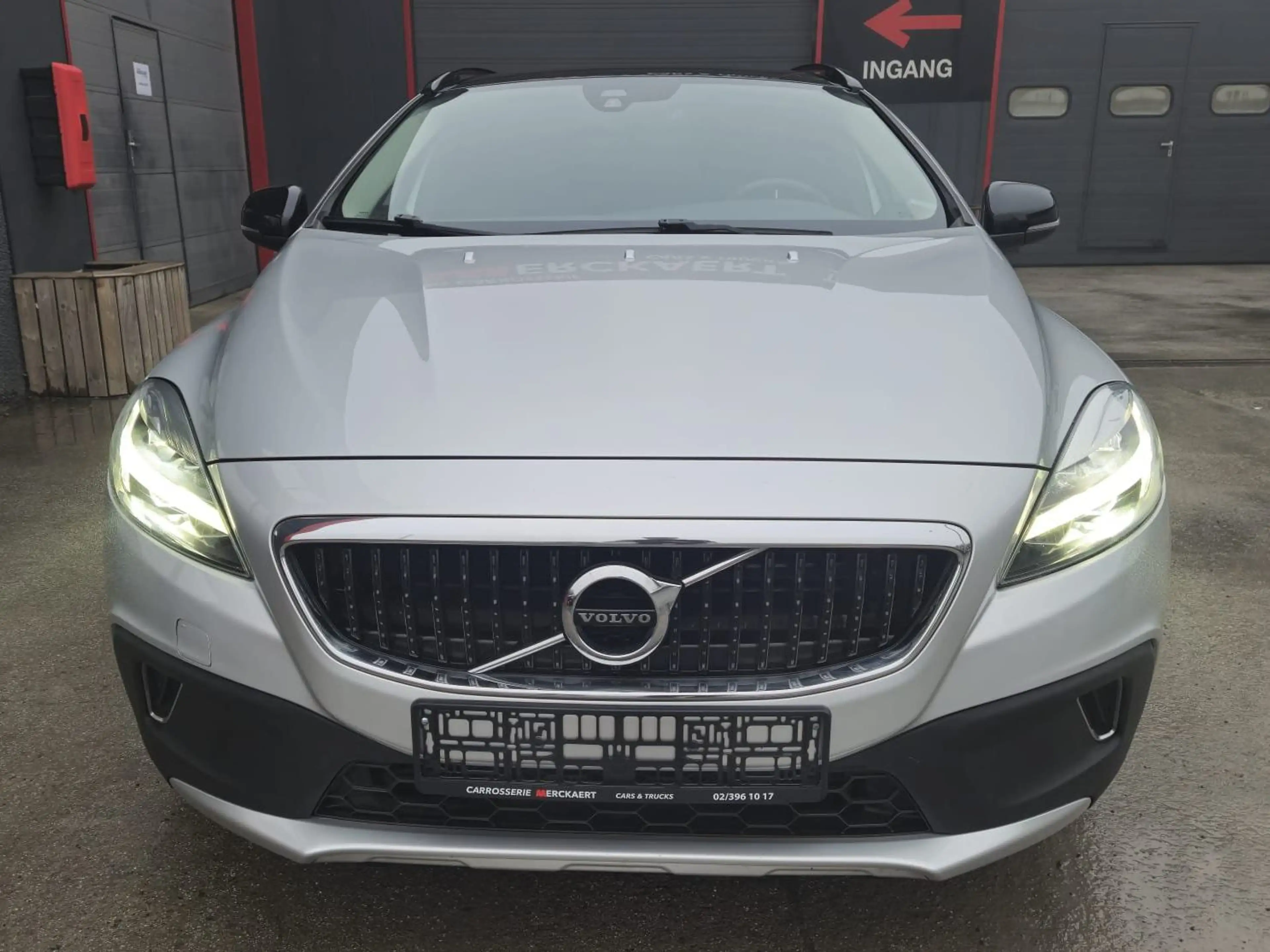 Volvo V40 Cross Country 2.0 D2 Plus — photo 6
