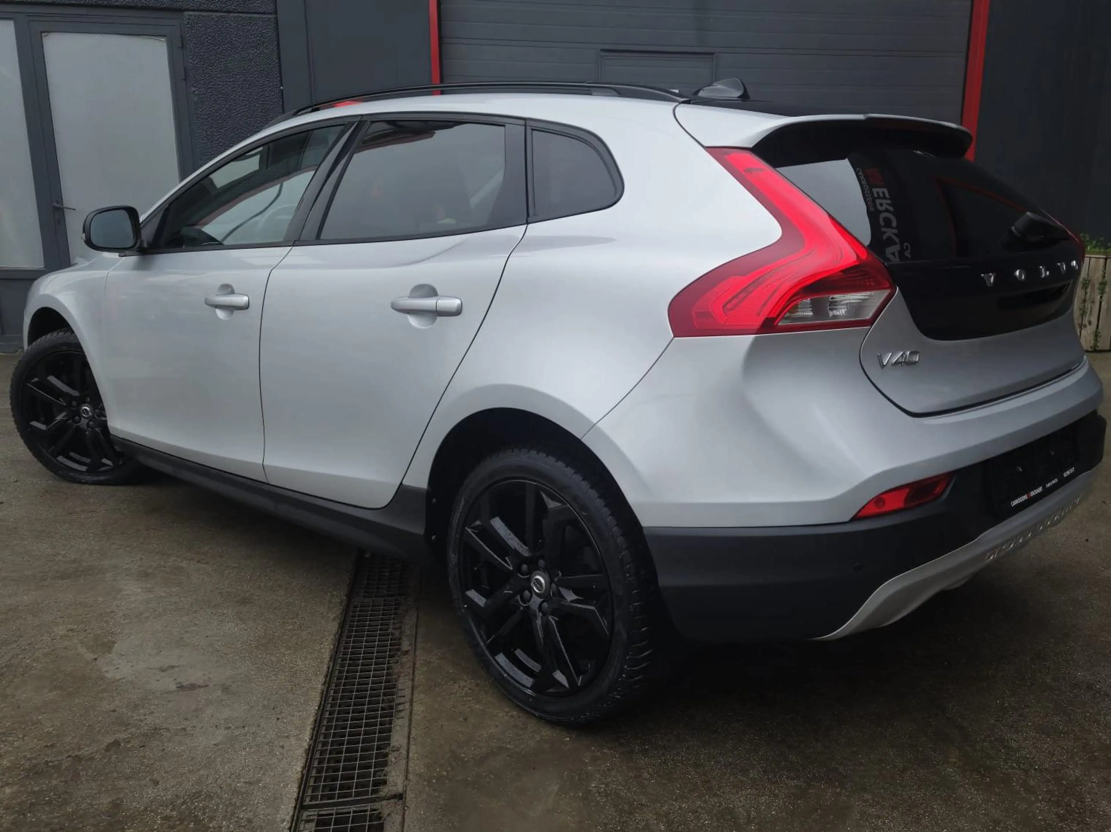 Volvo V40 Cross Country 2.0 D2 Plus — photo 2