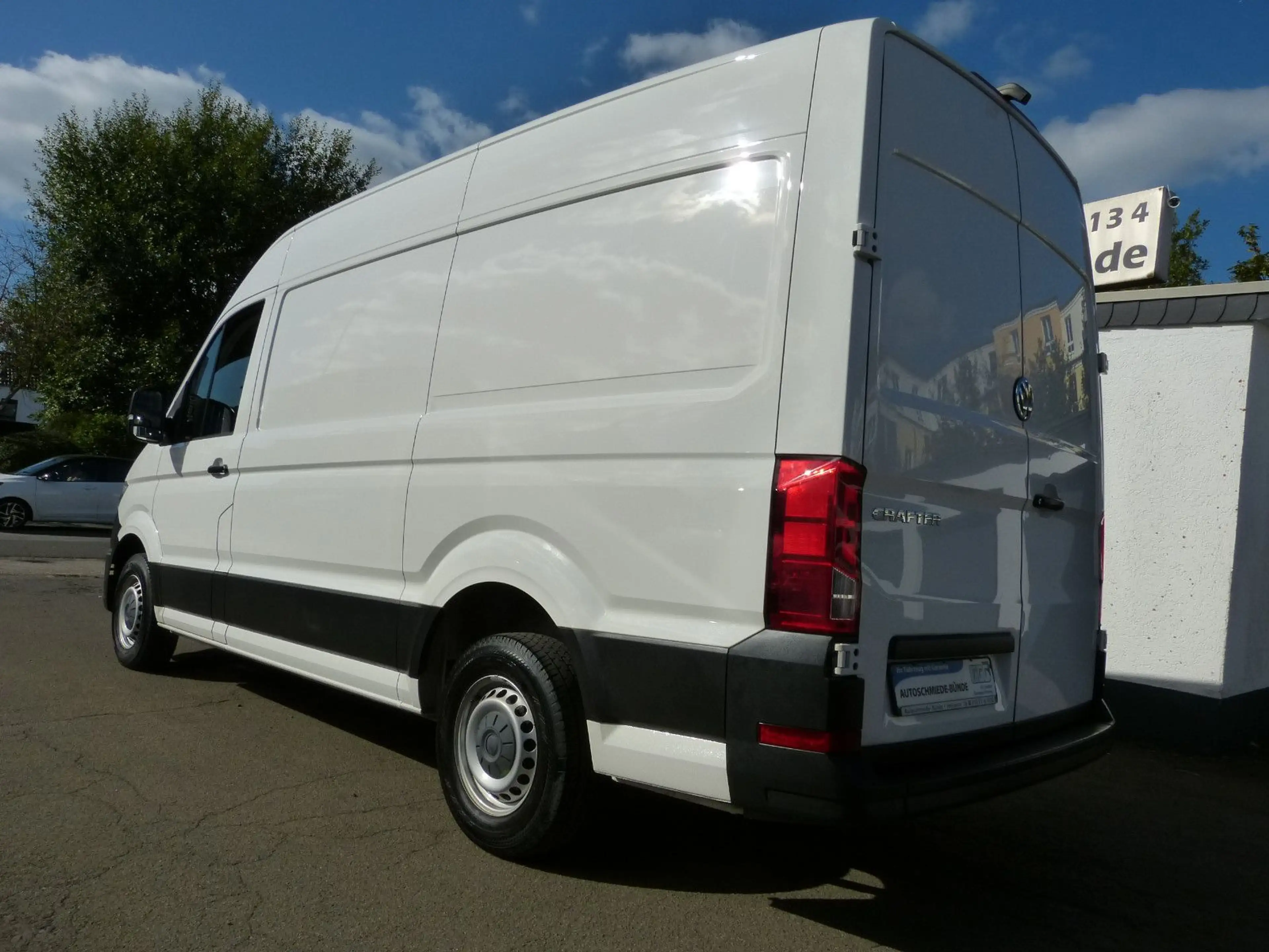 Volkswagen Crafter Kasten 30 mittellang Hochdach FWD 1.Hand — photo 7