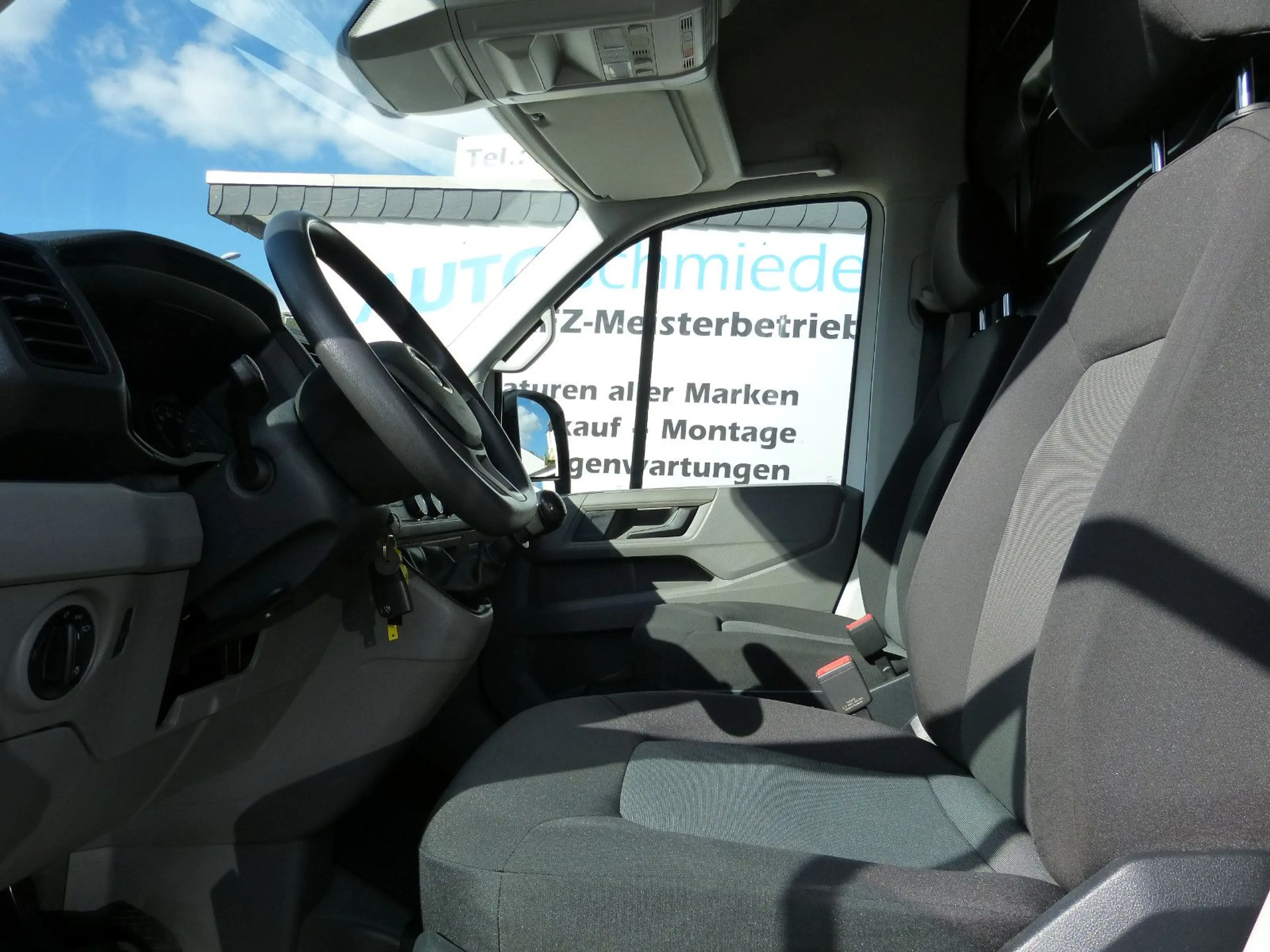 Volkswagen Crafter Kasten 30 mittellang Hochdach FWD 1.Hand — photo 12