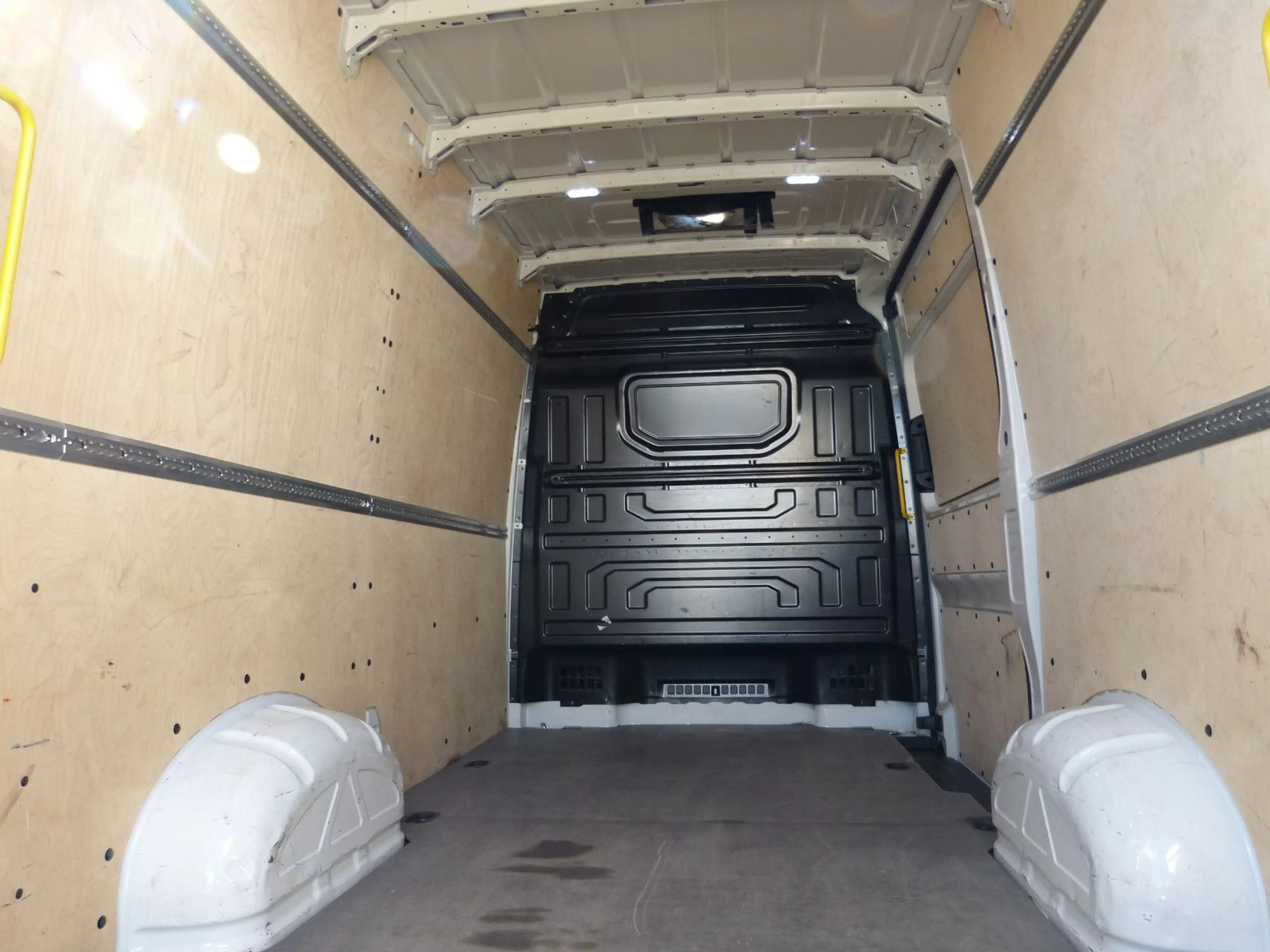Volkswagen Crafter Kasten 30 mittellang Hochdach FWD 1.Hand — photo 14