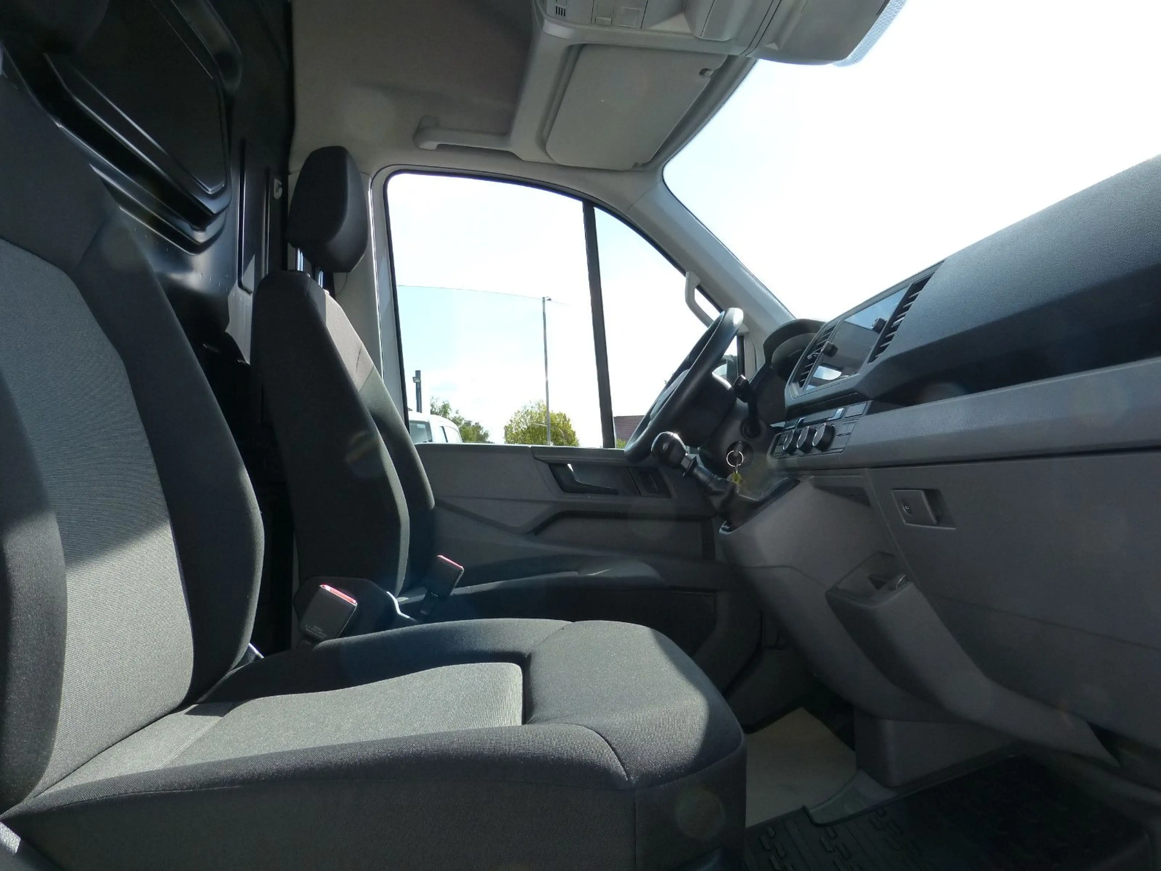 Volkswagen Crafter Kasten 30 mittellang Hochdach FWD 1.Hand — photo 15