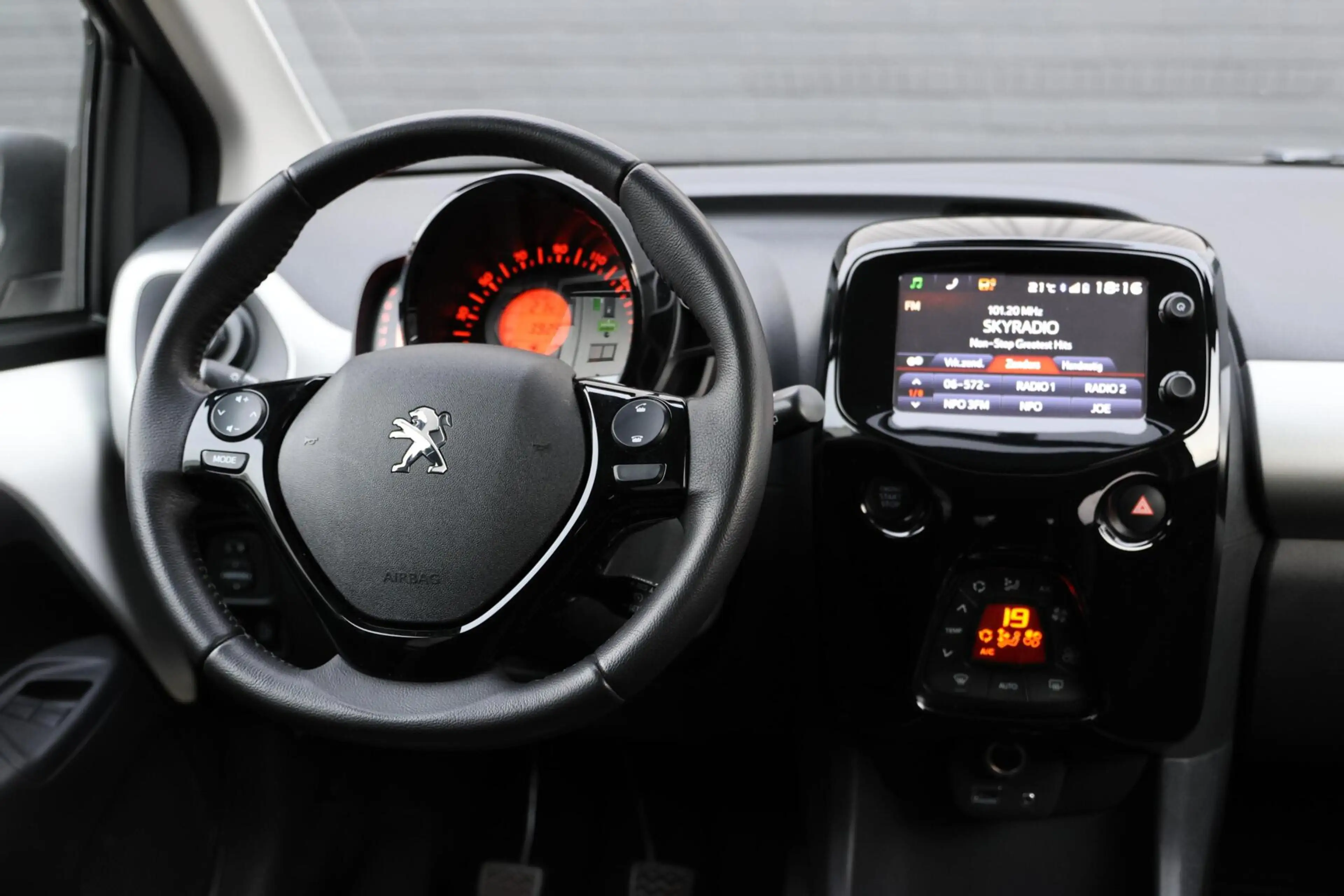 Peugeot 108 1.0 e-VTi Allure | Cruise | NAVI | Camera | NAP| — photo 13