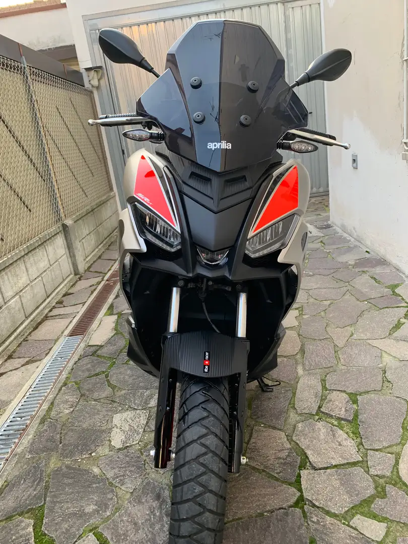 Aprilia SR GT 200 Sport Zilver - 2