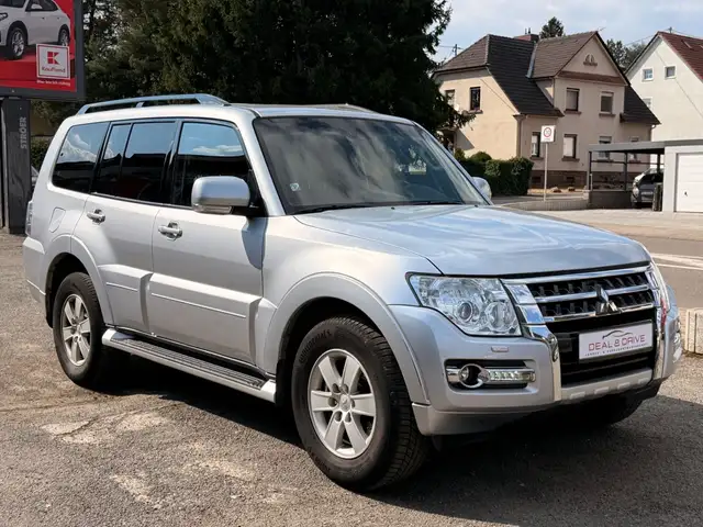 Mitsubishi Pajero 3.2 DI-D Automatik 7Sitzer