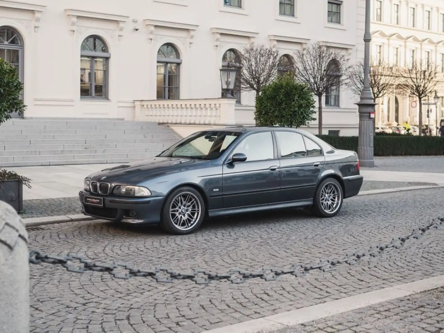 BMW M5 siva - 1