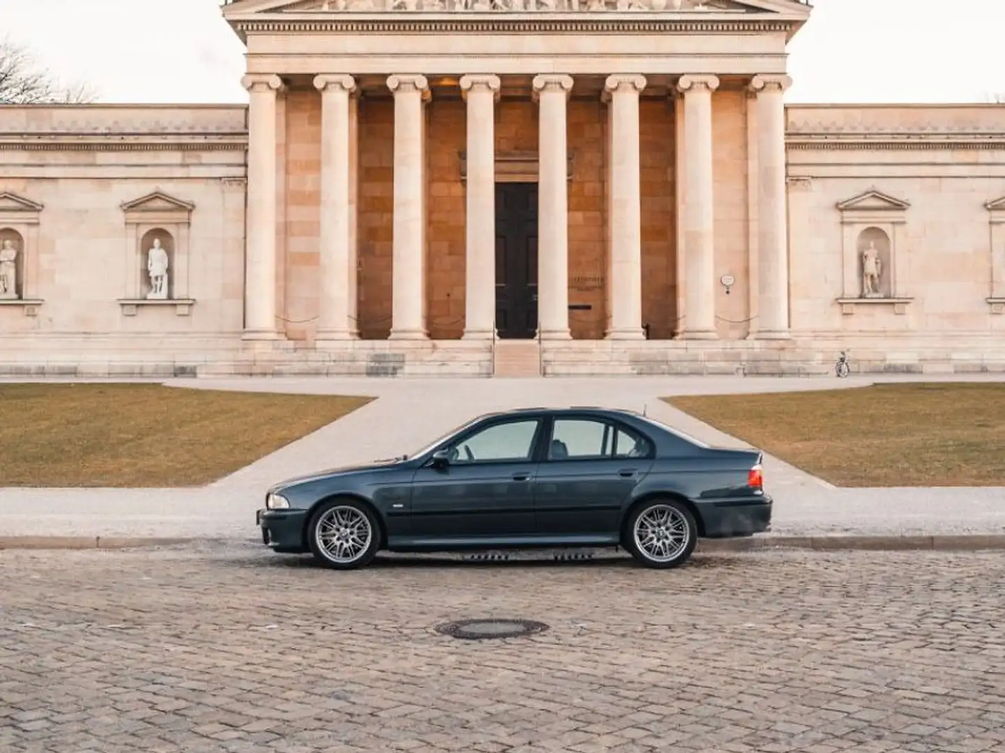 BMW M5 Grey - 2