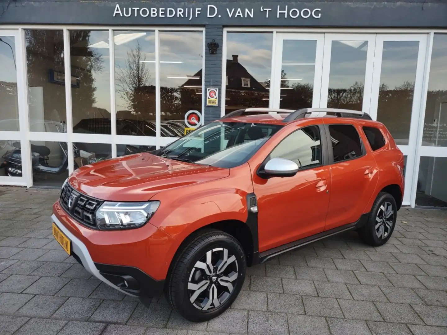Dacia Duster PRESTIGE 1.3 TCE 150pk AUTOMAAT Oranje - 1