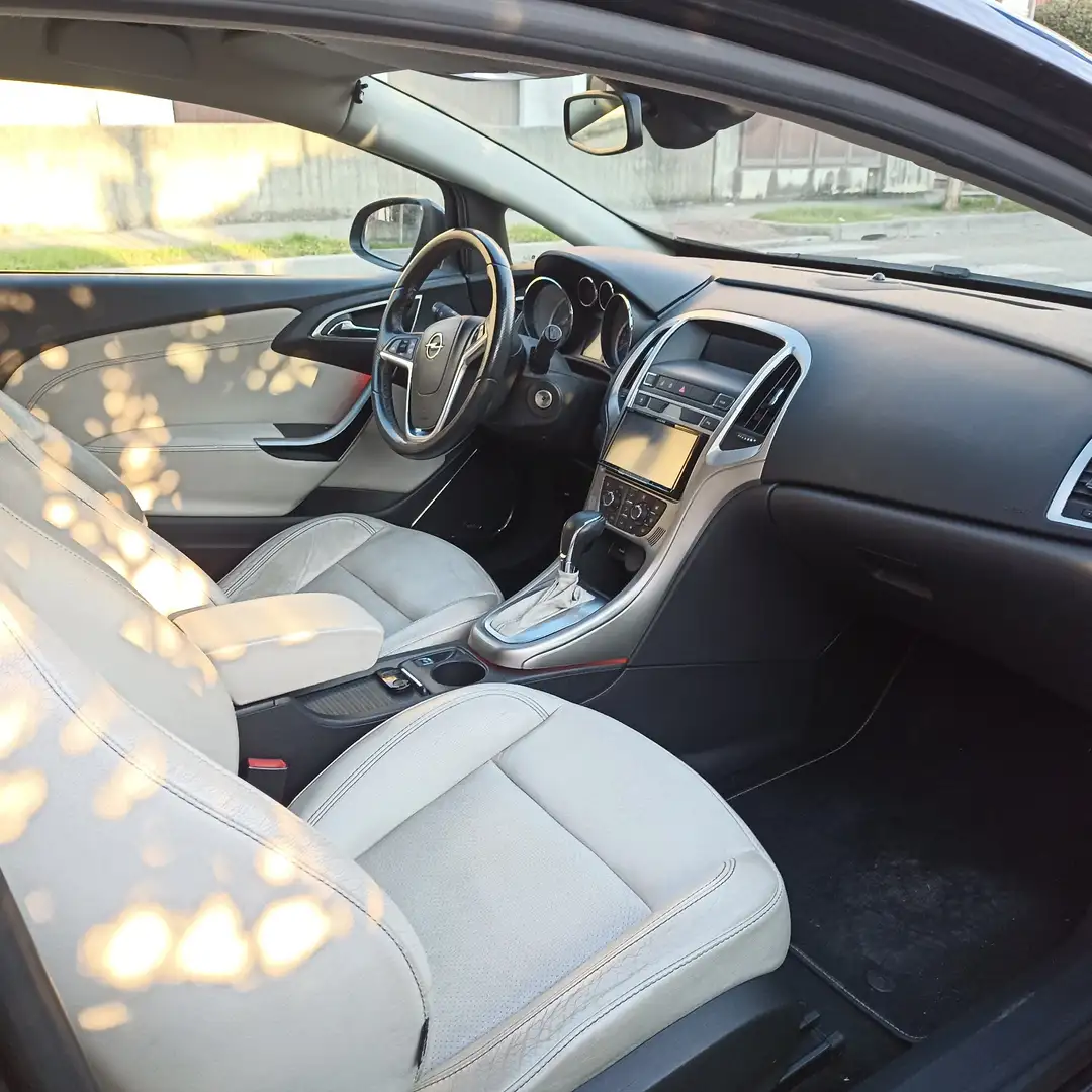 Opel Astra GTC 1.4 t ecotec Cosmo 140cv auto - 2