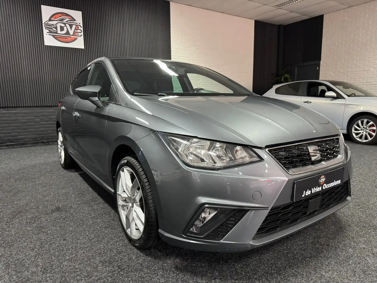 SEAT Ibiza 1.0 TSI Excellence Limited Edition, 17 INCH, NAV, Gris - 2