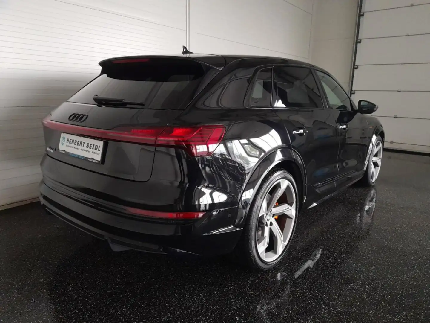Audi e-tron 95 quattro S-LINE *NP: € 118.826,- / LEDER VALCONA MIT MEMORY / 22 ZOLL / MATRIX-LED / NACHTSICHTASSIST* Schwarz - 2