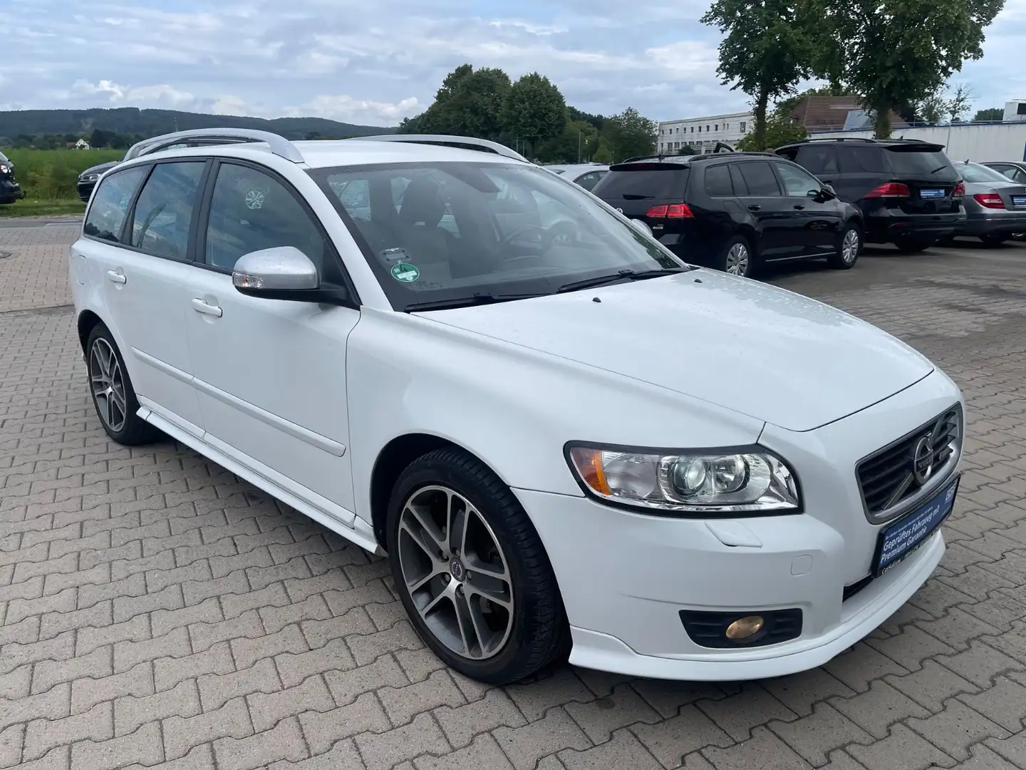 Volvo V50 R-Design Pro Edition*SHZ*NAVI*AHK*XENON Fehér - 2
