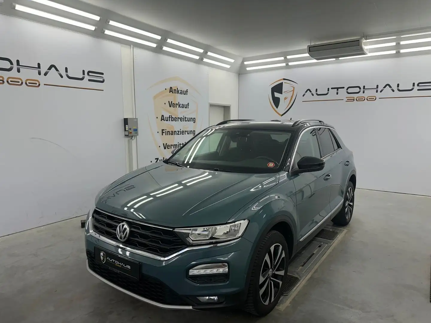 Volkswagen T-Roc IQ.DRIVE ACC KLIMA NAVI MFL PDC SHZ ALLWET Bleu - 1