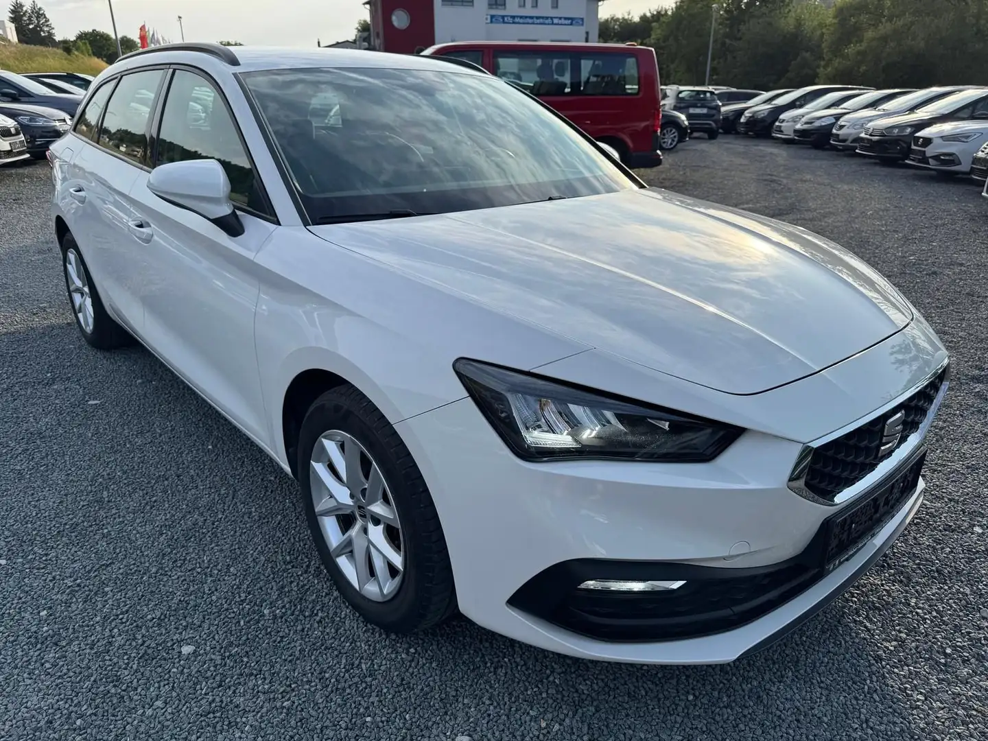 SEAT Leon SP 2.0 TDI *DSG*STYLE*PDCHI*NAVI*SHZ*TEMPOM Weiß - 1