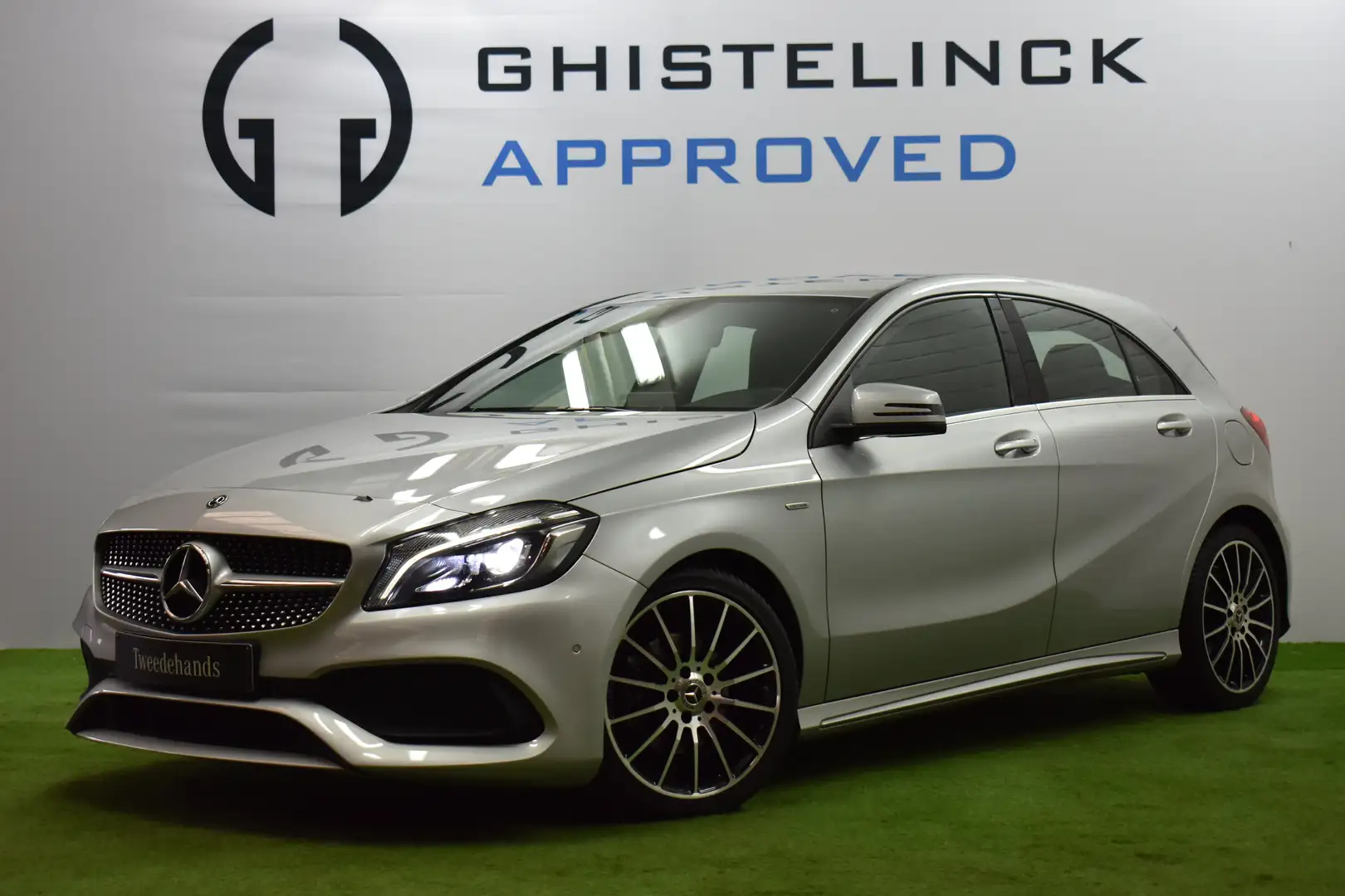 Mercedes-Benz A 180 White Art Edition+AMG-Line+Tempomat+ Pack Confort Zilver - 1