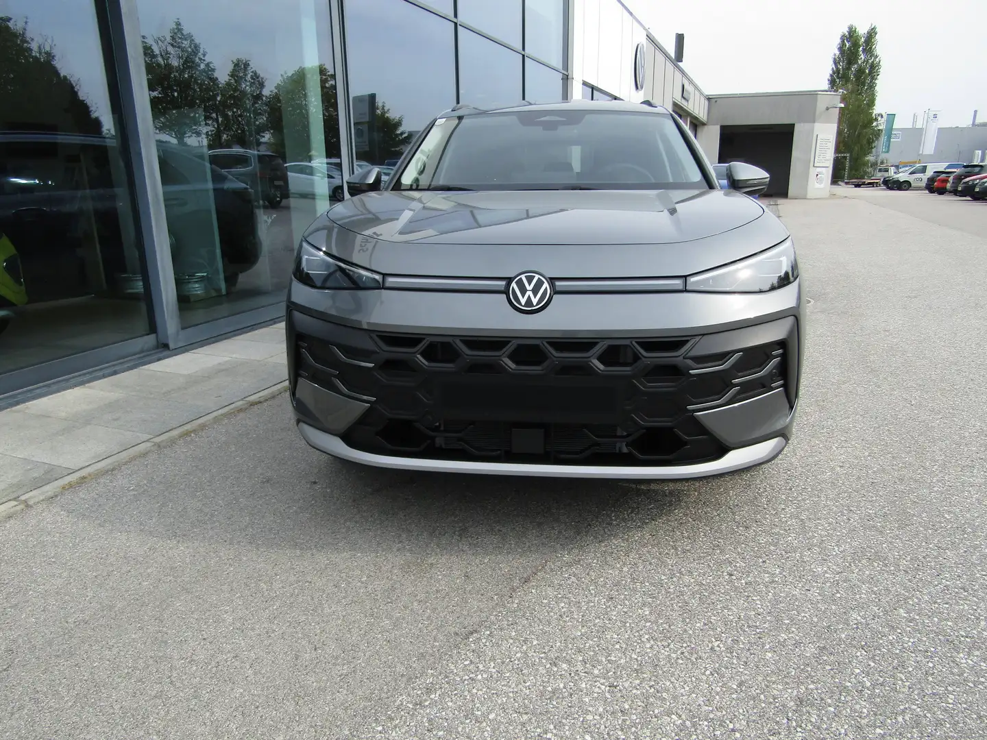 Volkswagen T-Roc 1.5 eTSI 85 kW Life Grau - 2