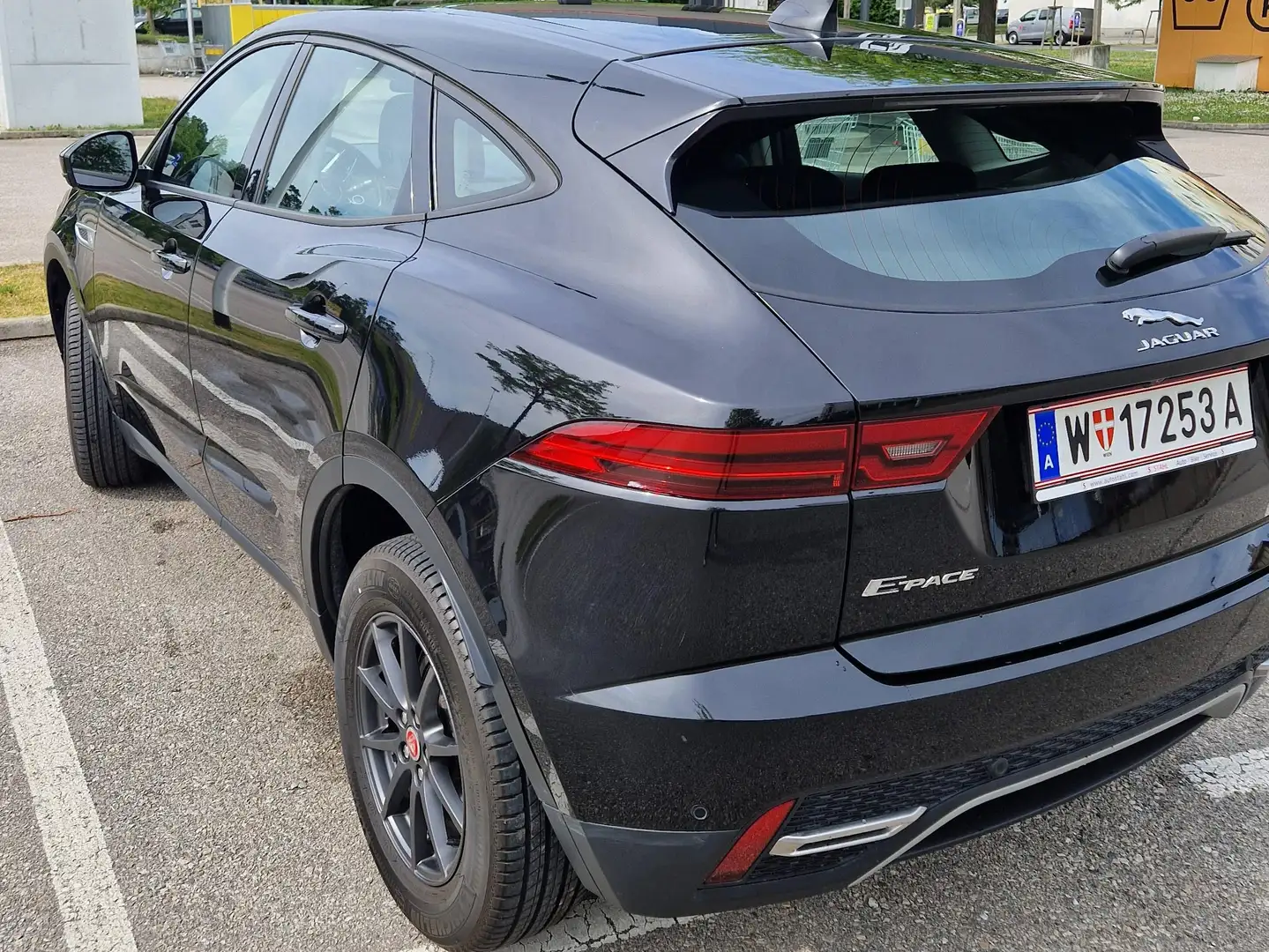 Jaguar E-Pace E-Pace 2.0DI4 D165 AWD Aut. Schwarz - 2