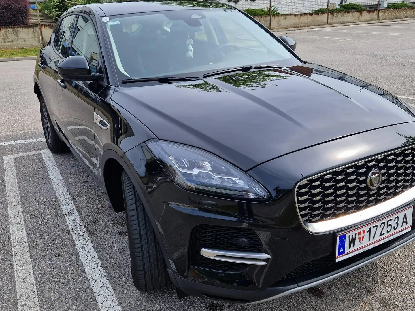 Jaguar E-Pace E-Pace 2.0DI4 D165 AWD Aut. Schwarz - 1