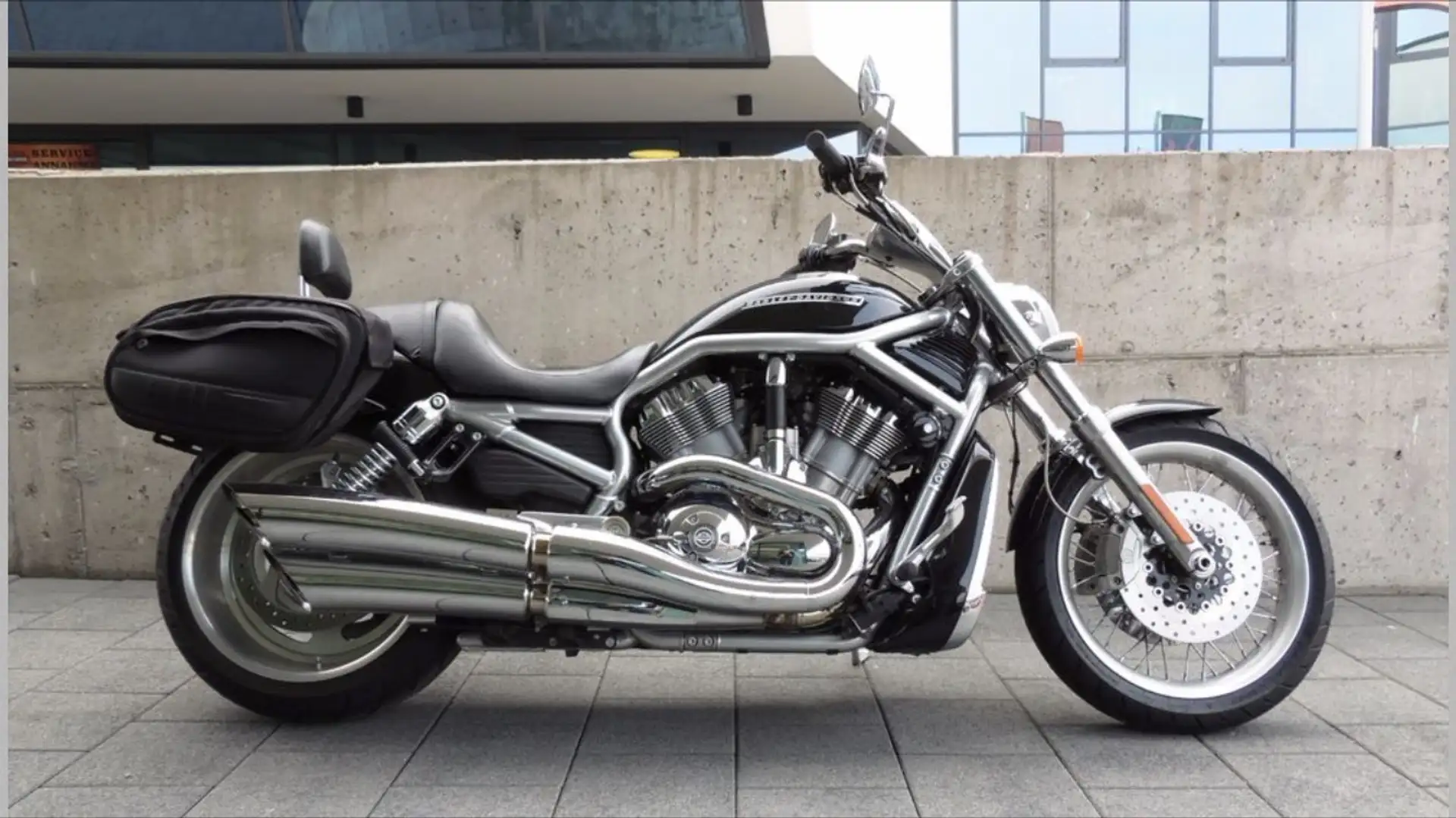Harley-Davidson V-Rod Schwarz - 1