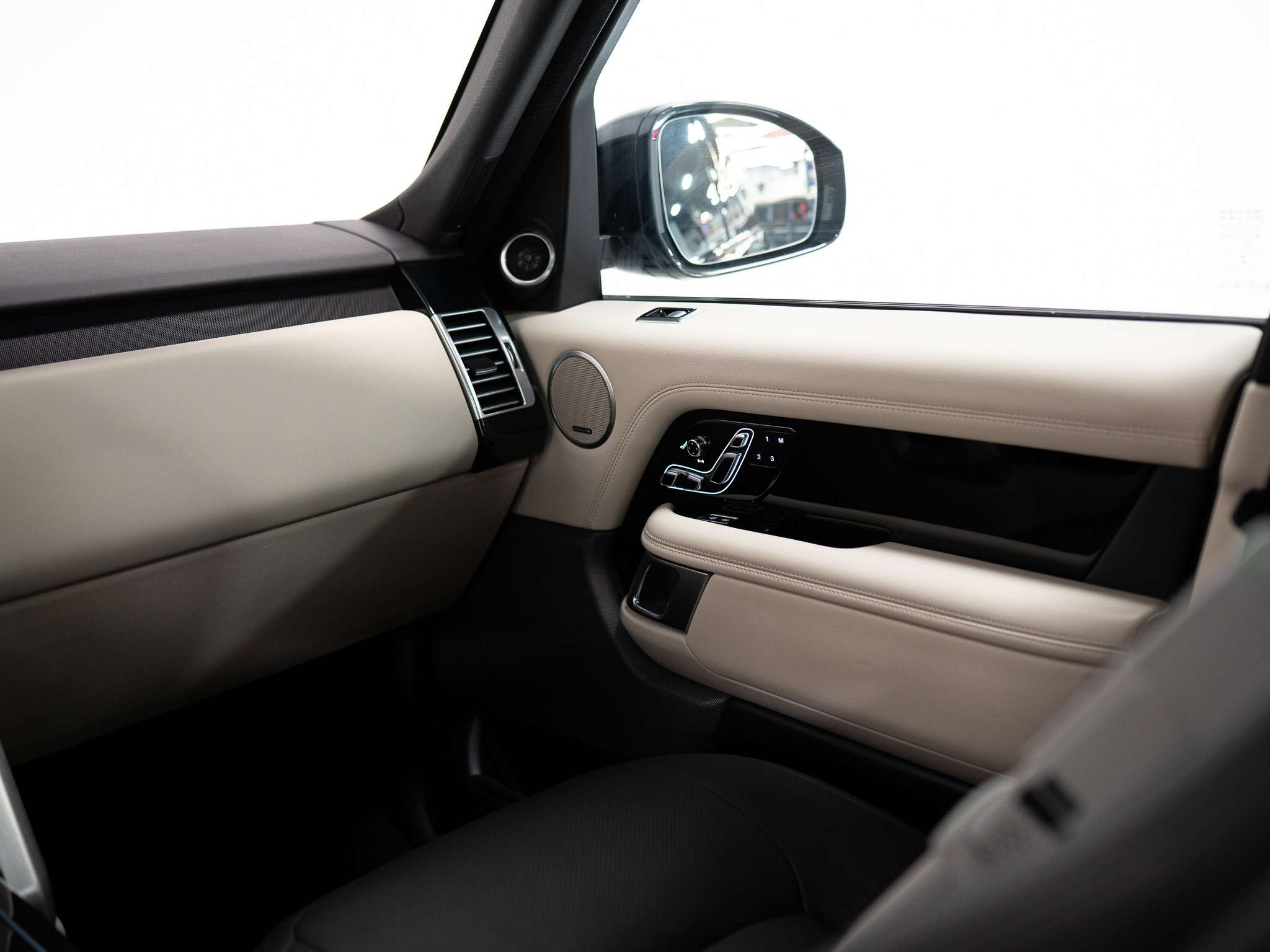 used 2022 Land Rover Range Rover car, priced at $66,900