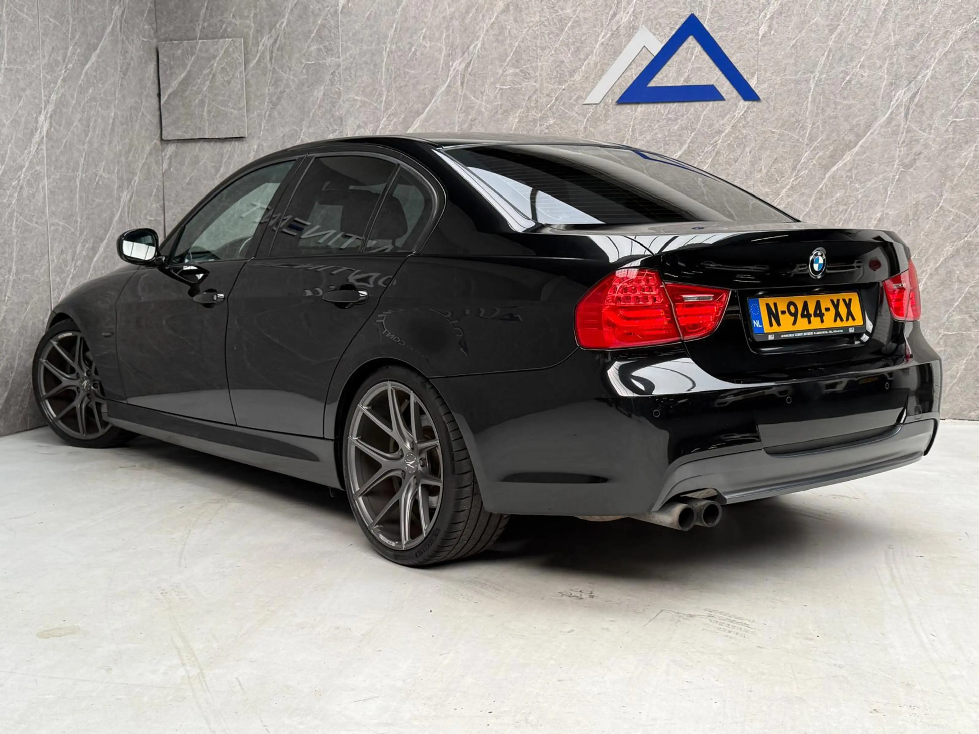 BMW 325 3-serie 325i M-Pakket 218 PK APK / Onderhouden — photo 2