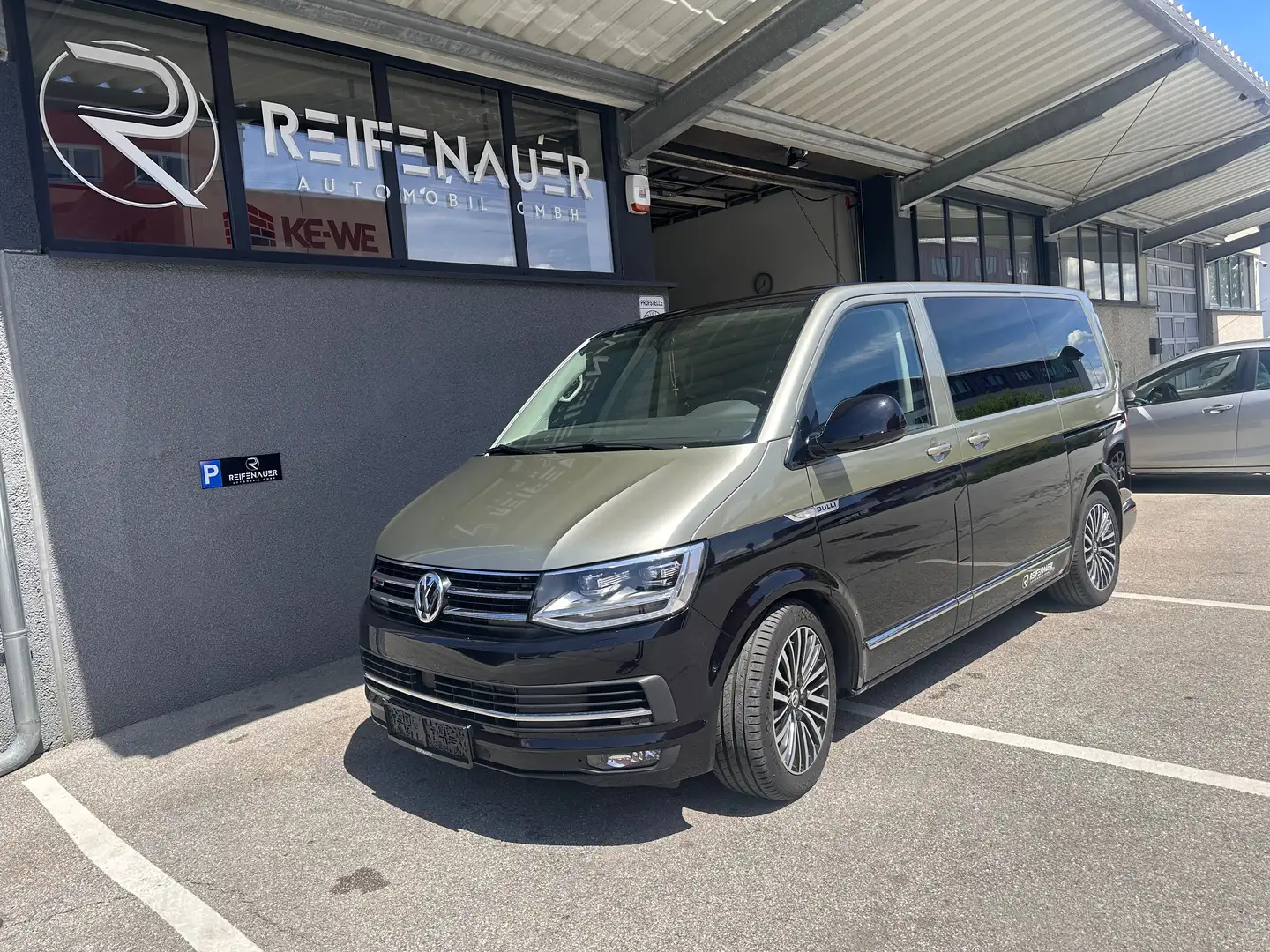 Volkswagen T6 Multivan Highline 4Motion !!! Motor nur 57.000 KM !!! Schwarz - 1