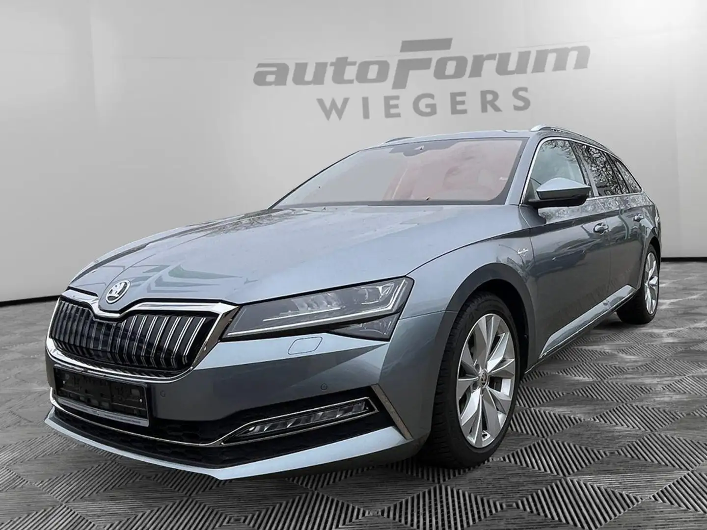 Skoda Superb Combi 1.4 TSI iV L&K DSG+AHK+Kamera+Navi Grau - 2