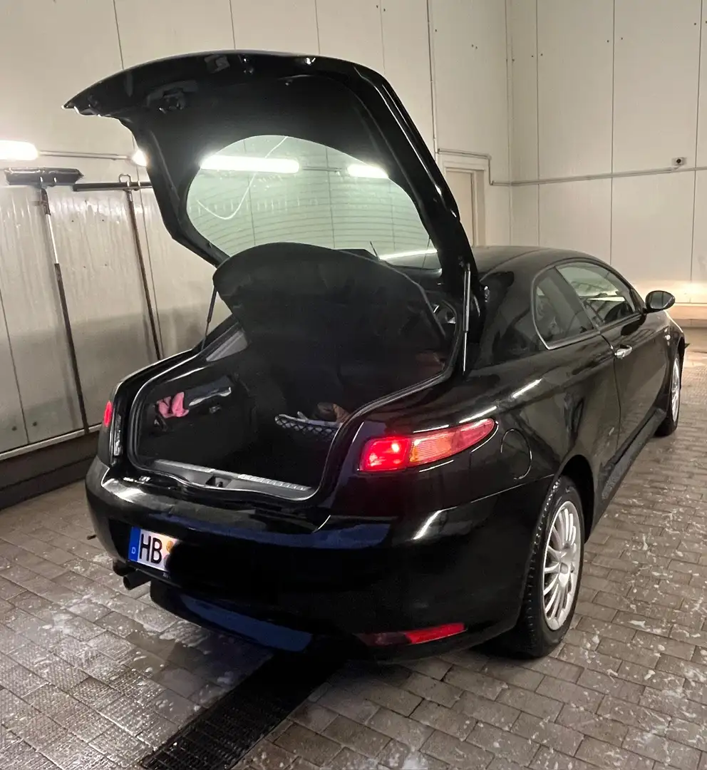 Alfa Romeo GT 2.0 JTS Distinctive - 1