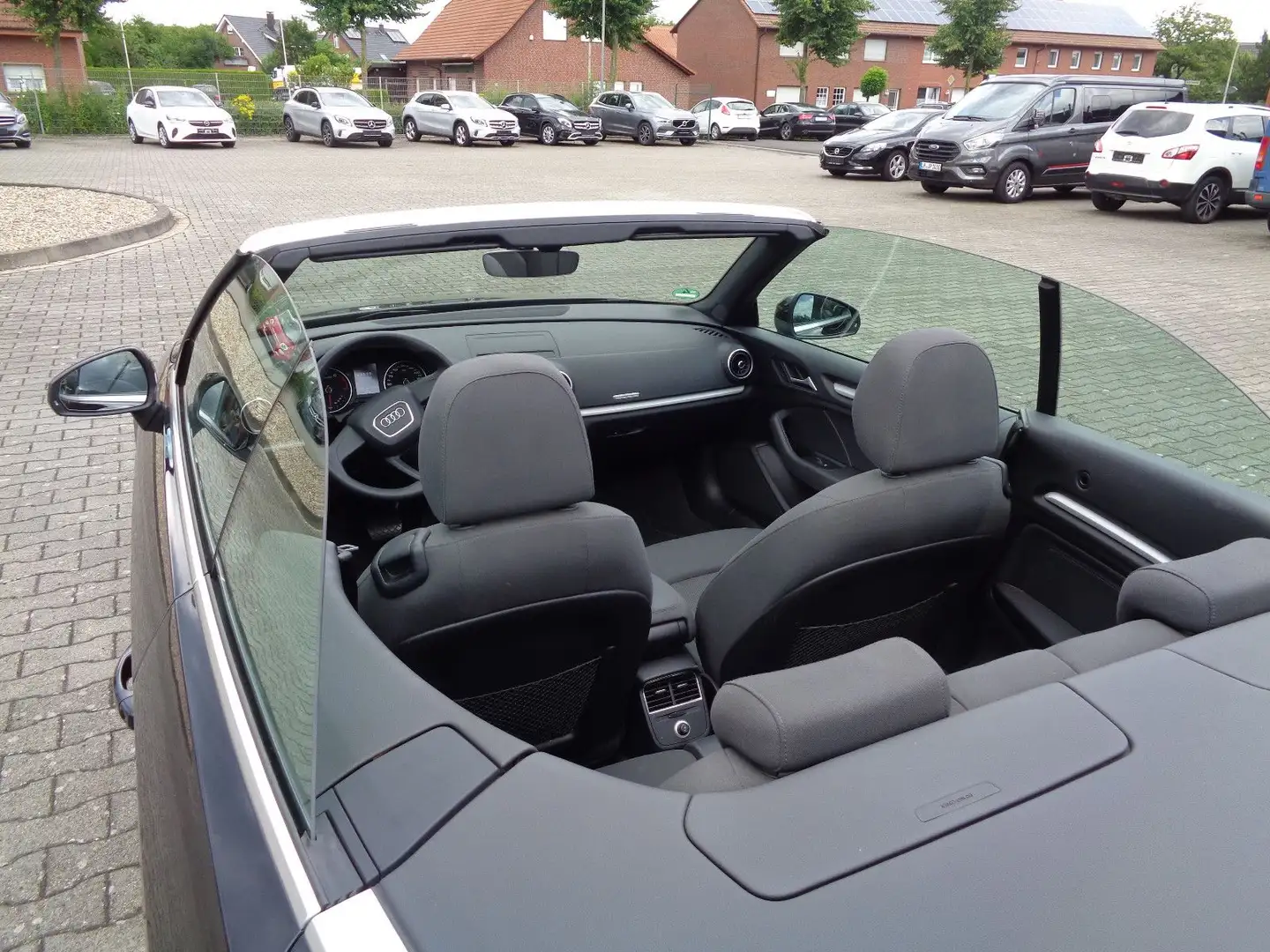 Audi A3 Cabriolet , Xenon, Navi, PTS, AHK abn., Ganzj Schwarz - 2