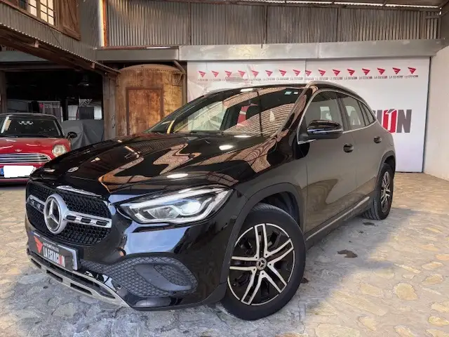 Mercedes-Benz GLA 200 200d 8G-DCT