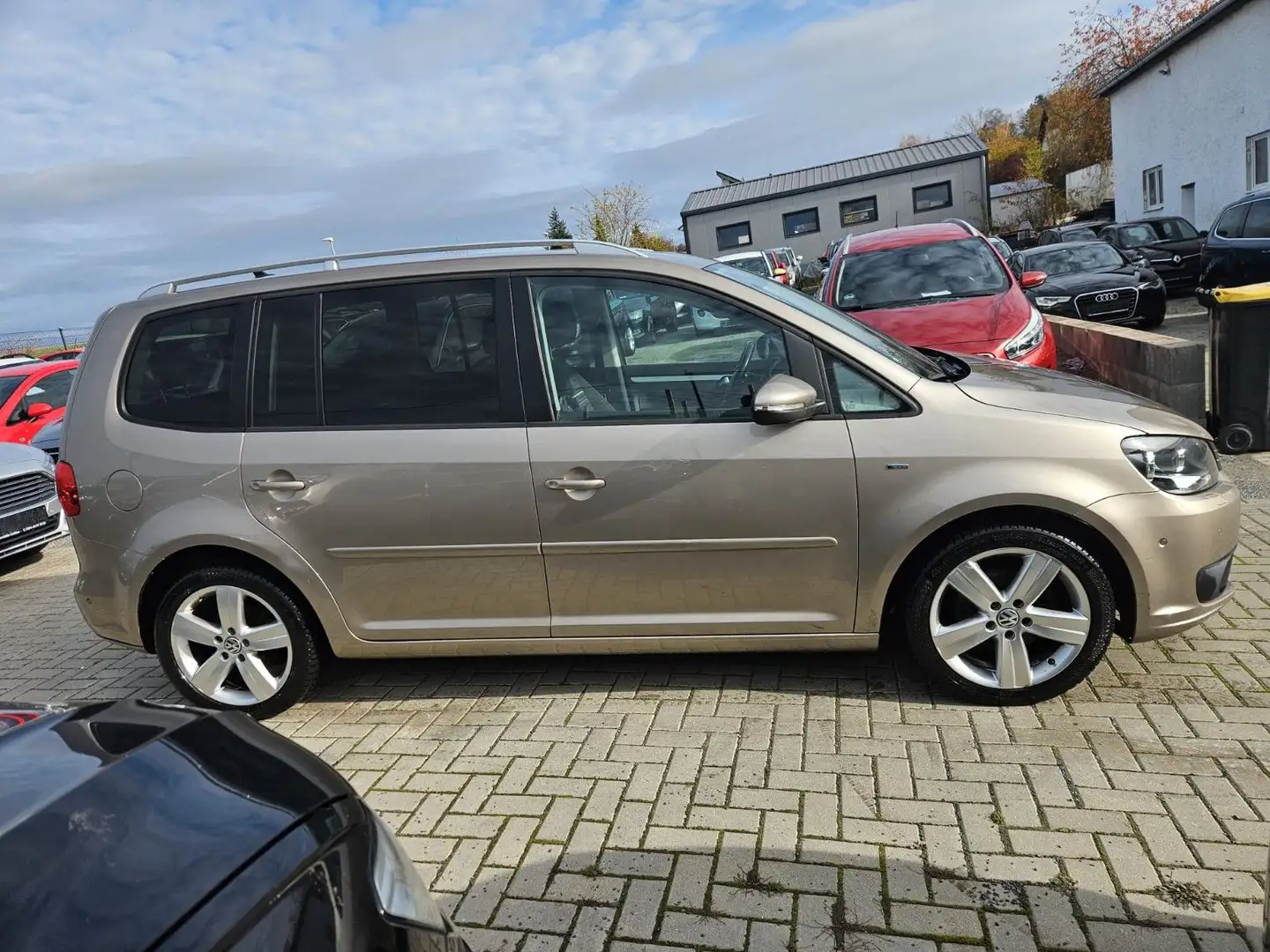 Volkswagen Touran Cup BMT 7 Sitzer Beige - 2