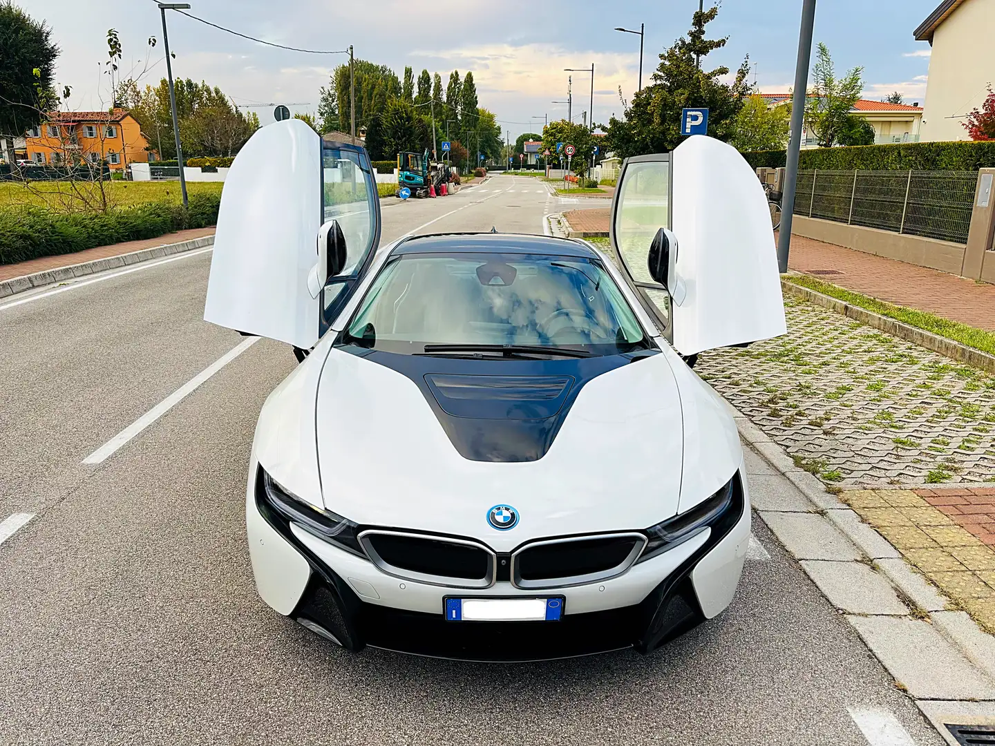 BMW i8 OK PERMUTA Coupe 1.5 auto tetto in carbonio Blanc - 2