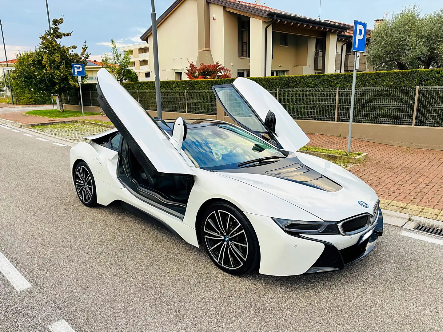 BMW i8 OK PERMUTA Coupe 1.5 auto tetto in carbonio Blanc - 1
