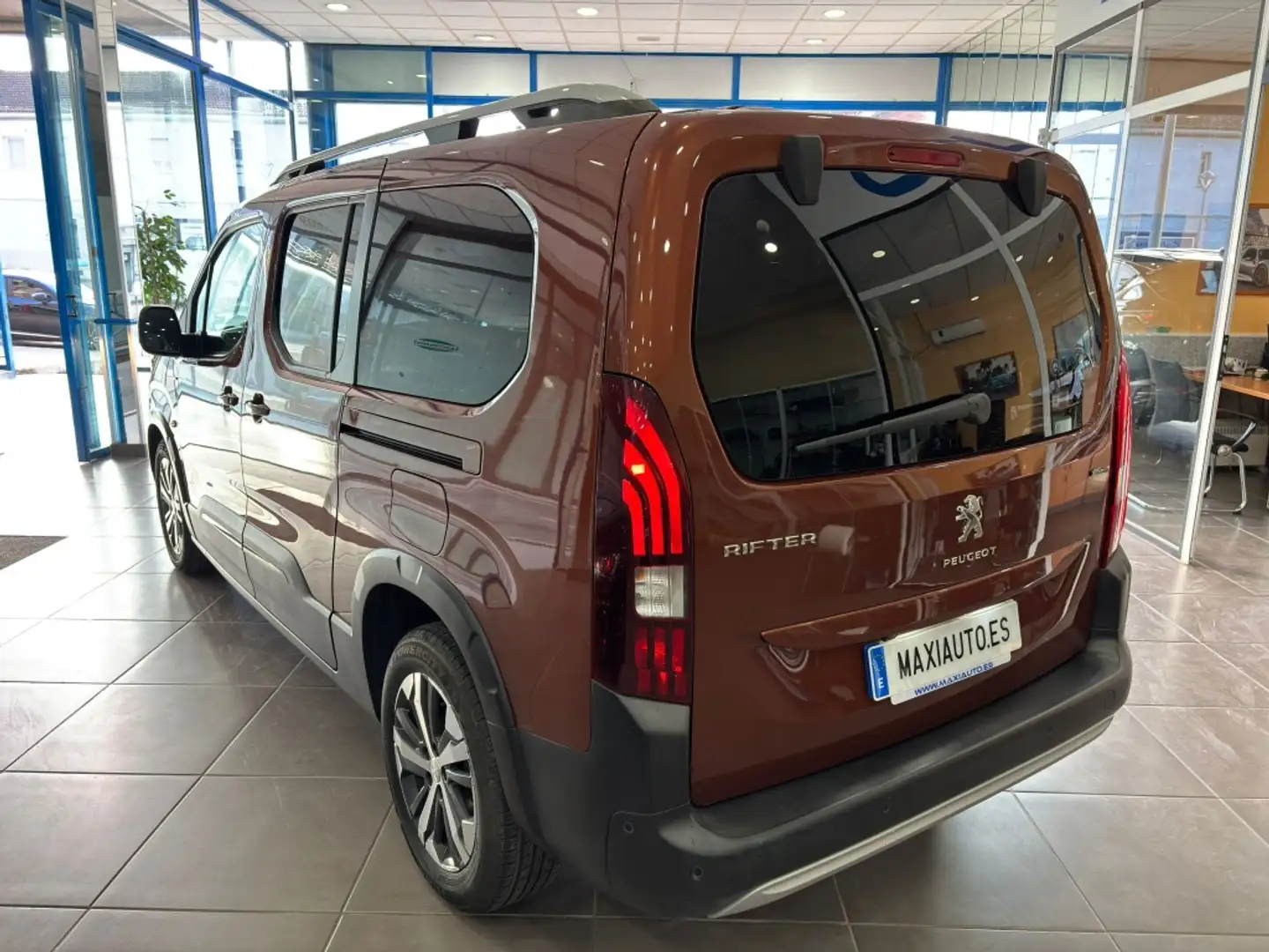 Peugeot Rifter 1.5BlueHDi S&S Long GT Line 130 Marrón - 2