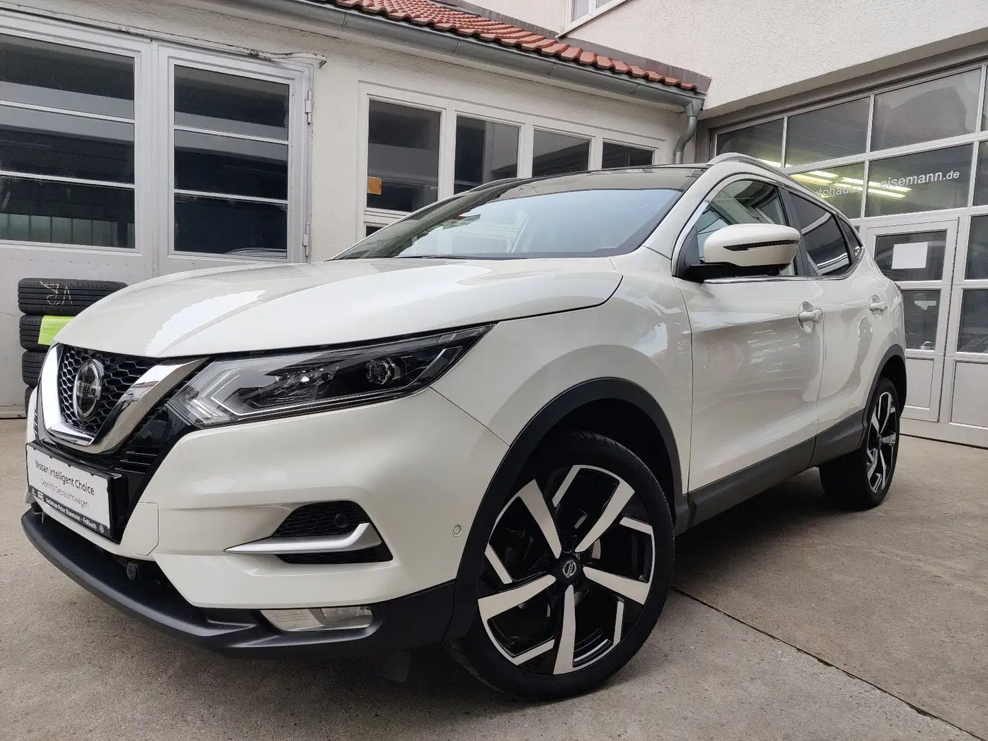 Nissan Qashqai 1.3 DIG-T 6MT Tekna Weiß - 1